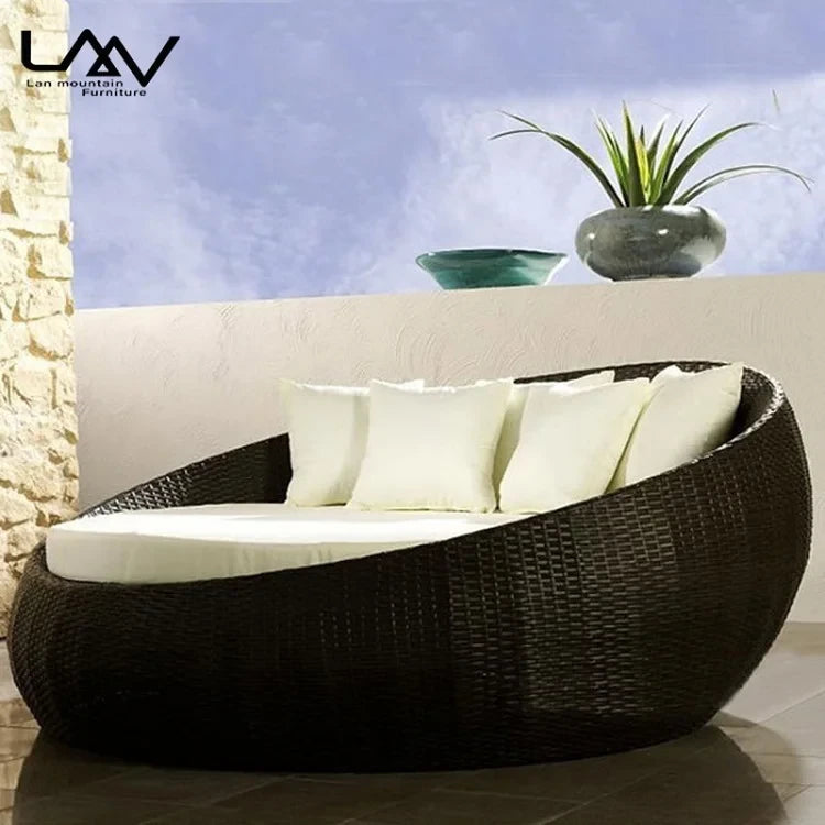 Modern Wicker Round Daybed with Canopy